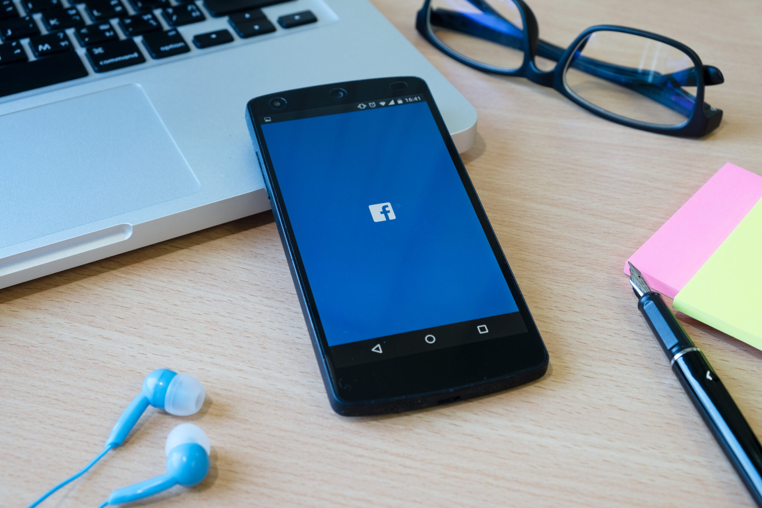 biblioteca de anuncios facebook