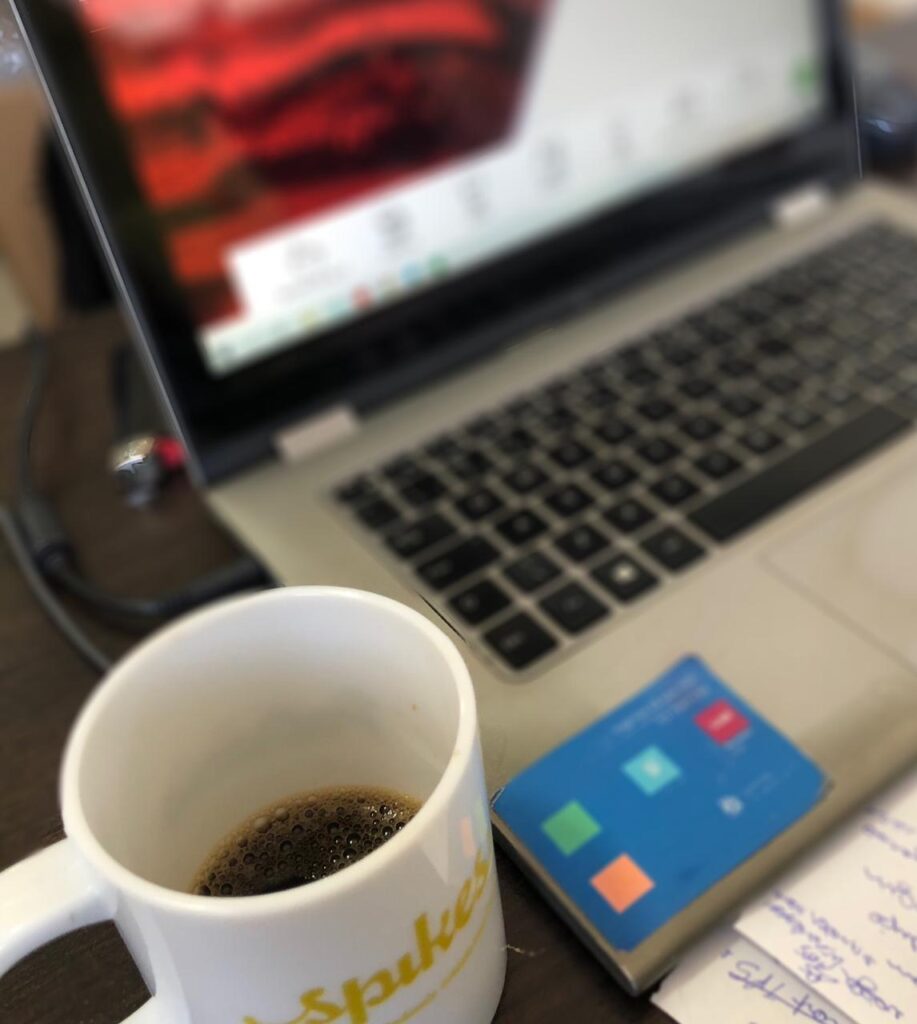 Entre os produtos que mais vendem na internet, está a caneca 300 ml policarbonato branca.